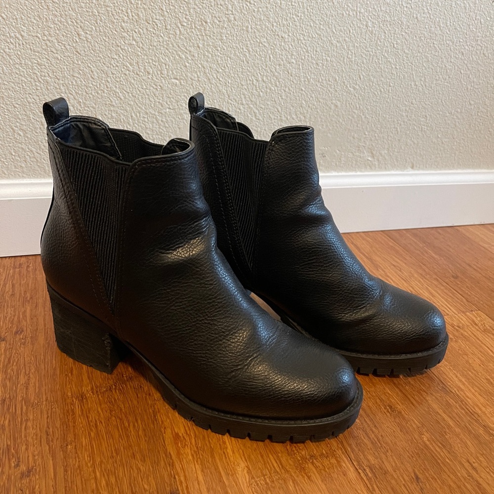 Black Chelsea Boots